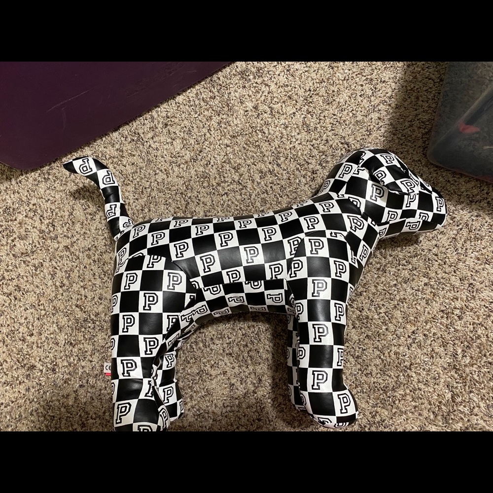 5 VS Pink Dogs